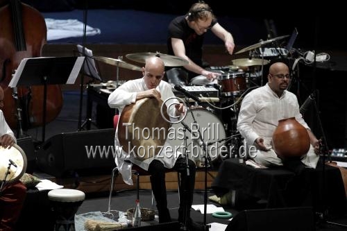Trommelsprachen – Languages of Drums gastiert im Rahmen des Festival ACHT BRÜCKEN/Musik für Köln in der Philharmonie Köln (&copy; Thomas Brill)